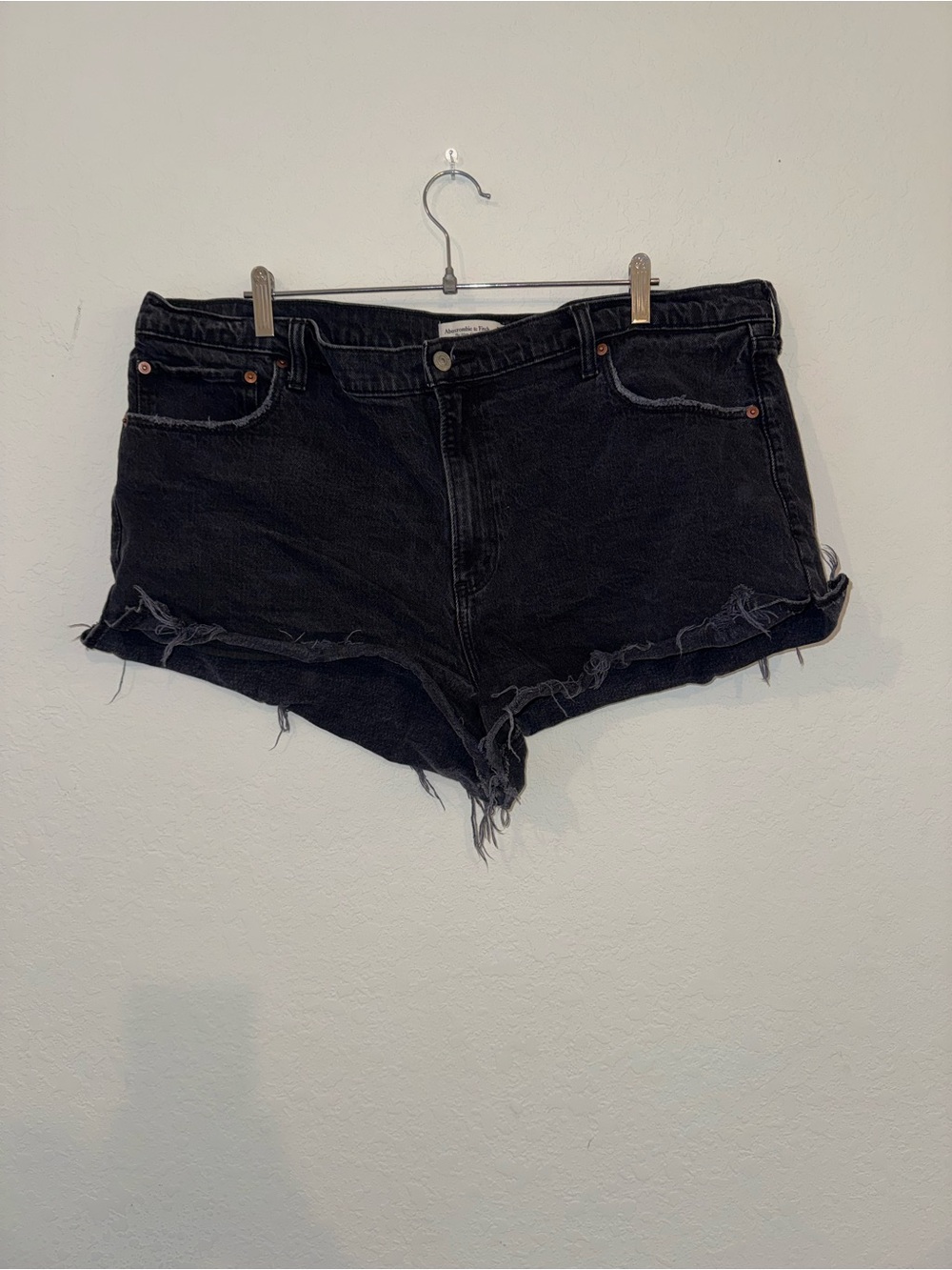 Abercrombie & Fitch Black The Mom Short High Rise Size 35/20